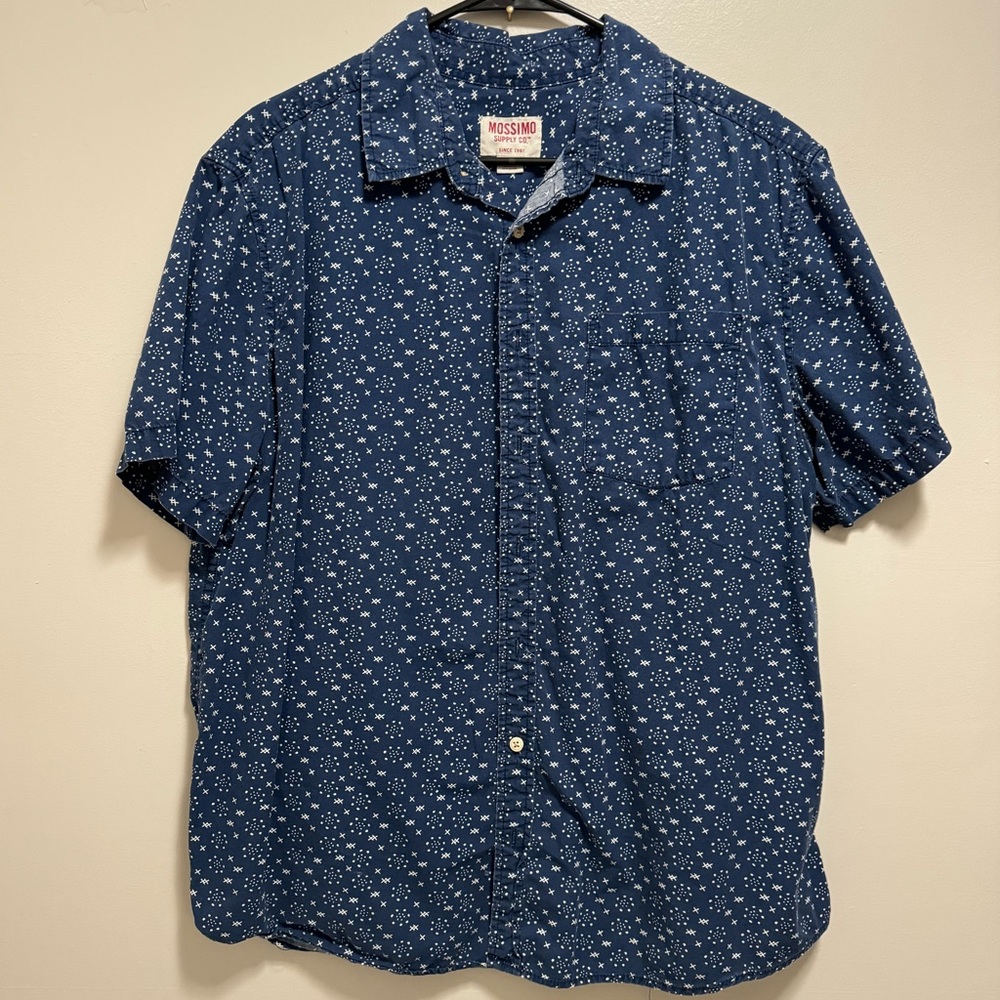 Short sleeved button up shirt (XL)